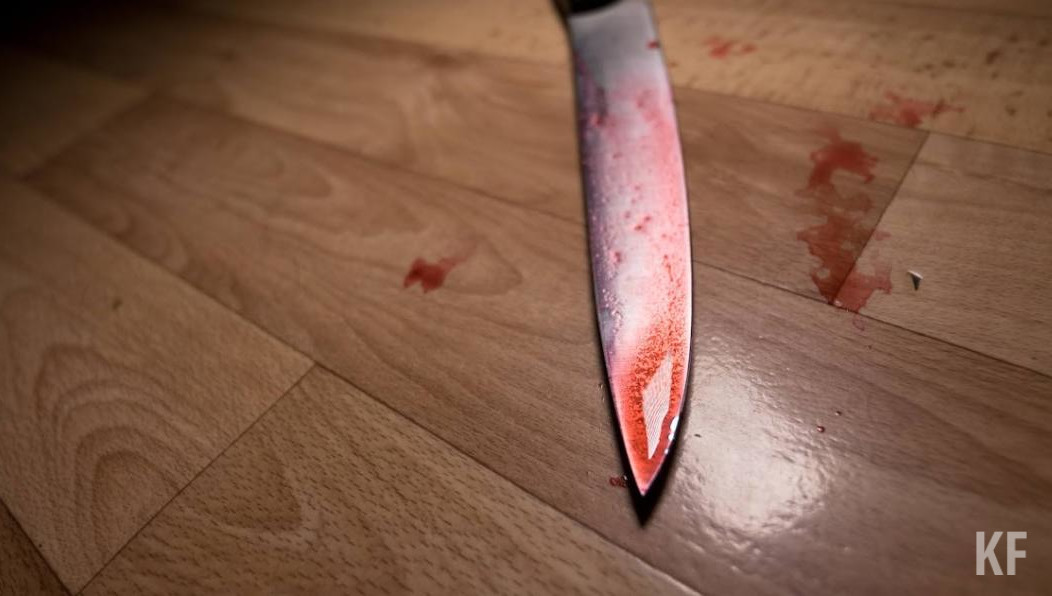 Молодой человек впустил в дом гостей и получил три удара ножом.