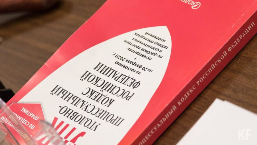 С места происшествия изъяты свертки с неустановленным веществом.