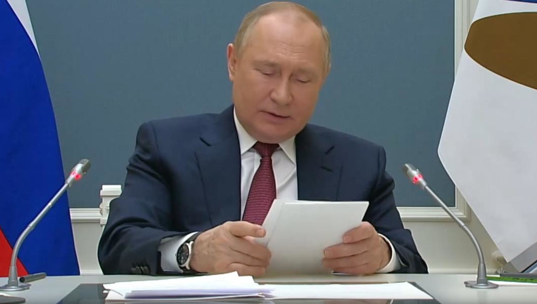 Нарушение правил и норм в сфере международных финансов и торговли также ничего хорошего не обещают.