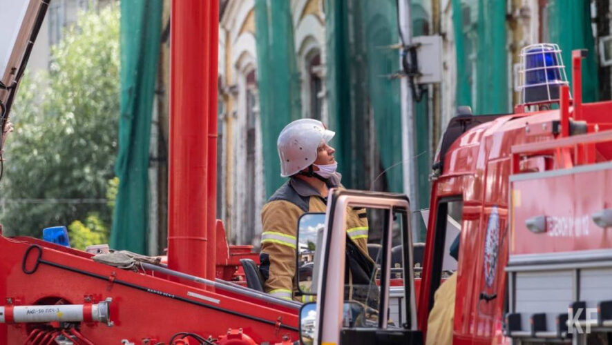 Причину пожара устанавливают дознаватели.