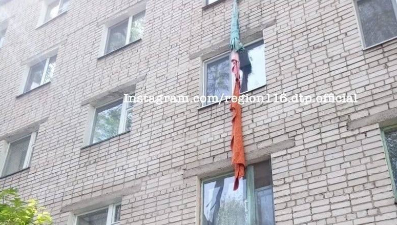 Его доставили в больницу.