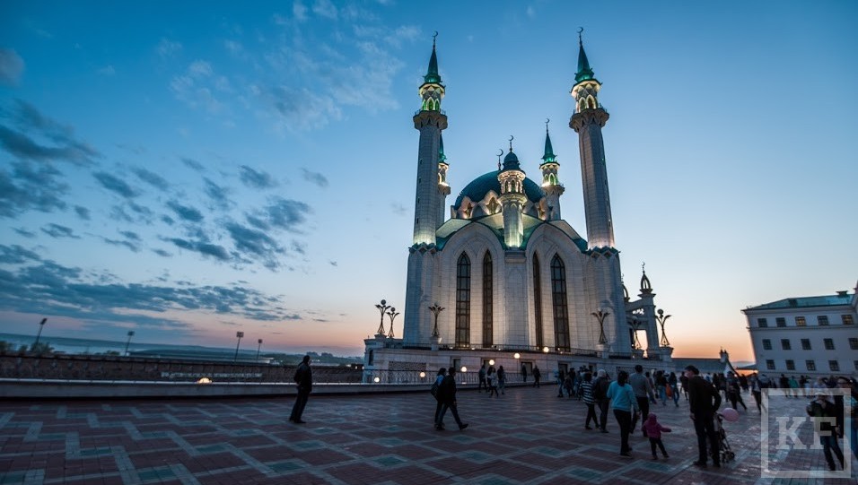 Мусульмане Татарстана готовятся к празднованию Ураза-байрам. Он являет собой завершение священного месяца Рамадан и поста Ураза. Издание KazanFirst объясняет смысл праздника и развенчивает главные его мифы.