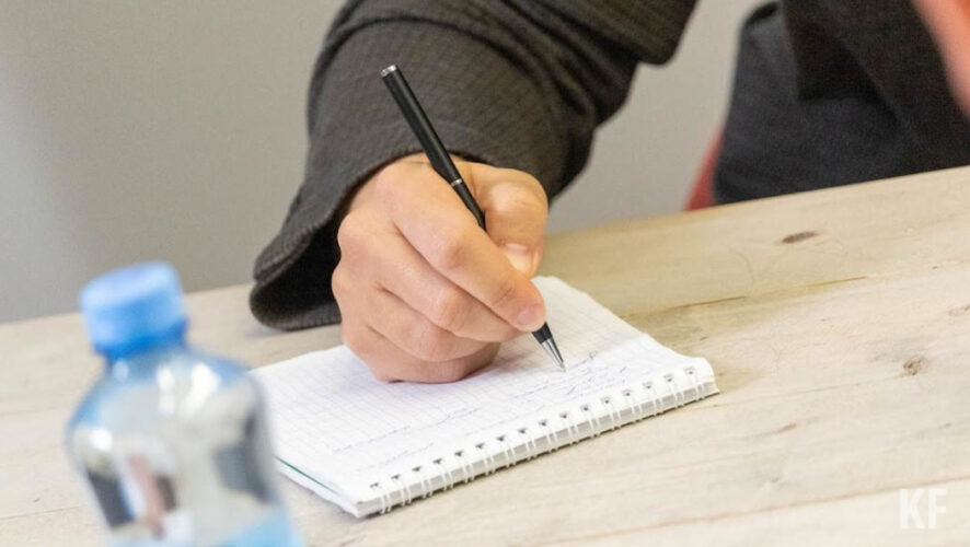 У некоторых бизнесменов также возникают проблемы с вхождением в схему размещения торговых объектов на территории парков и города в целом.