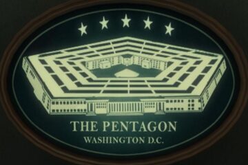Видео слежки американских пилотов за неопознанным летающим объектом (НЛО) рассекретил и опубликовал Пентагон