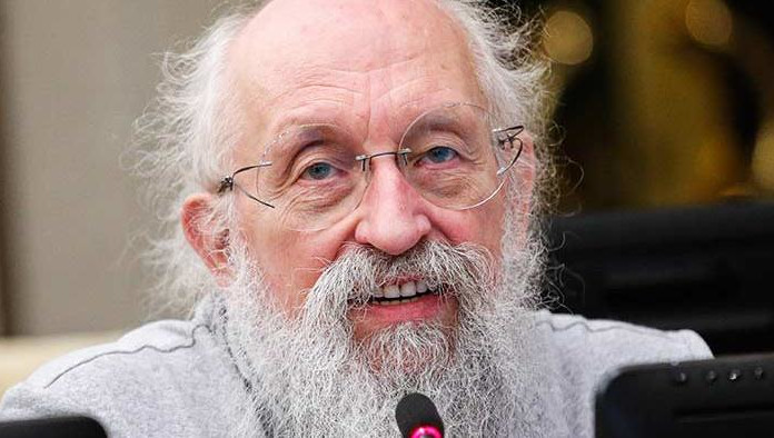 Люди должны либо объяснить происхождение своих средств на счету