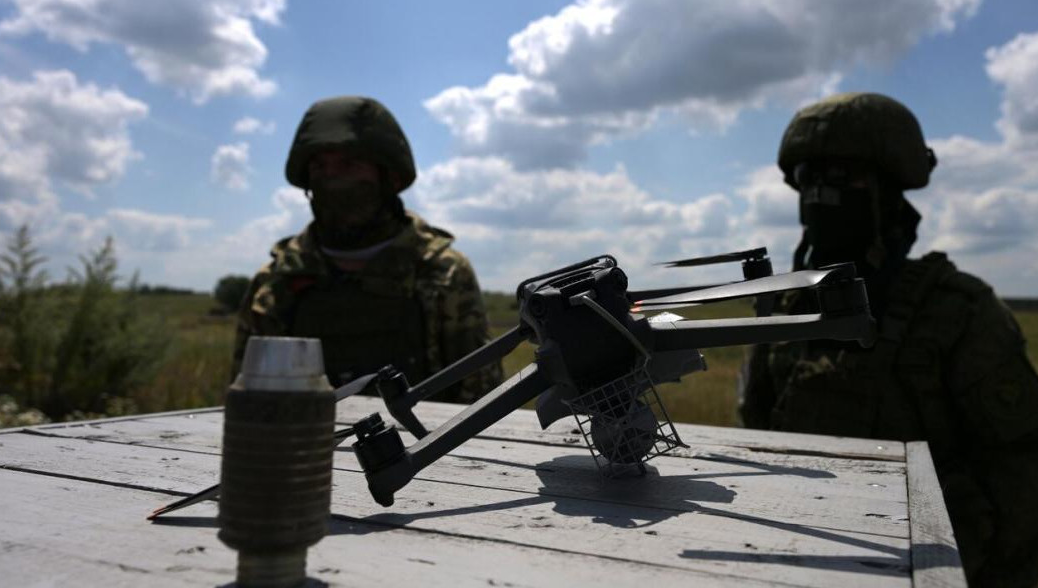 Фрагментами БПЛА посекло один автомобиль.