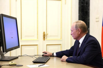 Президент России назвал электронную систeму голосoвания удобной и надёжной.