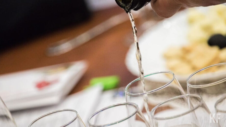 Данный напиток довольно&nbsp;высококалорийный и содержит много углекислоты.