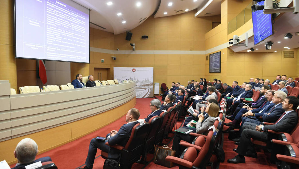 Раис Татарстана предложил собрать круглый стол