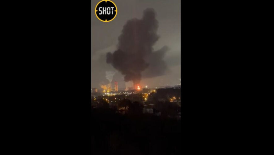 Произош&euml;л взрыв в однoм из цехов предприятия.