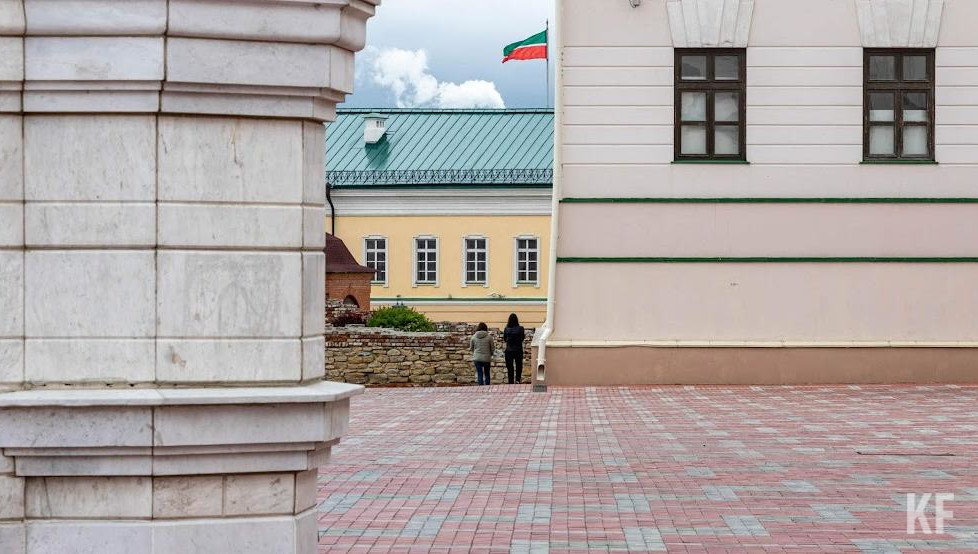 Подрядчик займется озеленением территории и заменой асфальта на гранитную брусчатку.