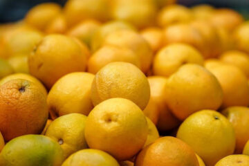 Из-за переедания фруктов может возникнут аллергия и обострение болезни желудка.