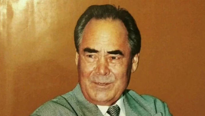 Печатное издание подарено врачу-терапевту первого президента республики.