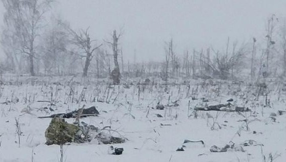 Момент падения самолета Ан-148 «Саратовских авиалиний» в Подмосковье попал на камеру видеонаблюдения одного из расположенных неподалеку домов. Видео опубликовано в паблике Mash «ВКонтакте».