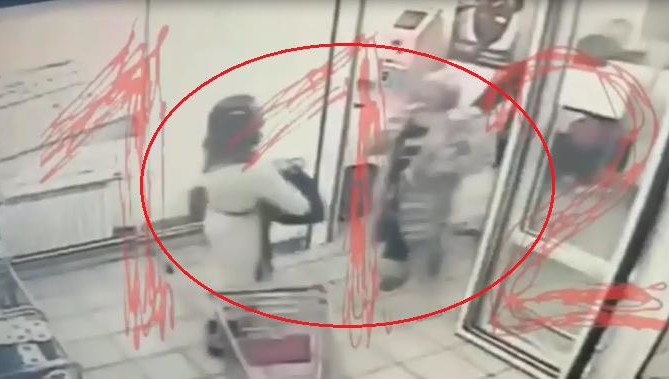 Конфликт произошел из-за тележки.