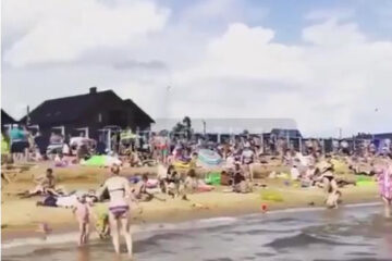 Видео отдыха жителей республики на пляжах попадают в соцсети.