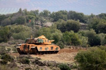 Турецкие танки вошли в сирийский регион Африн и поддерживают оппозиционную Свободную сирийскую армию в операции против курдских формирований