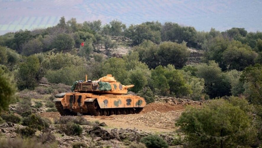 Турецкие танки вошли в сирийский регион Африн и поддерживают оппозиционную Свободную сирийскую армию в операции против курдских формирований
