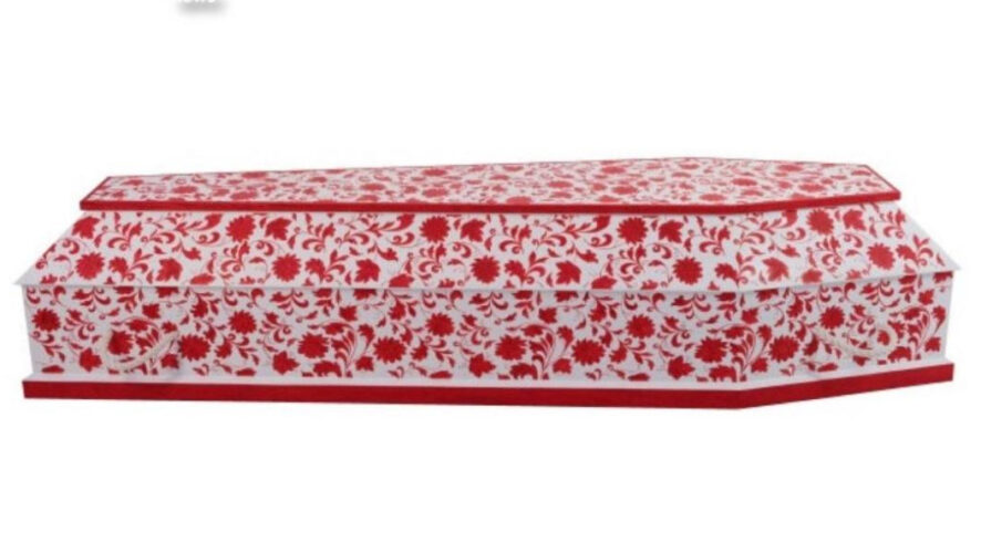 Мария продает не менее 50 гробов за месяц