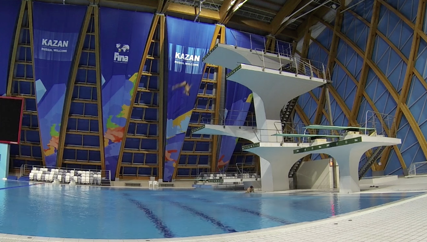 На соревнованиях в Москве мальчик неудачно оступился при попытке прыжка.