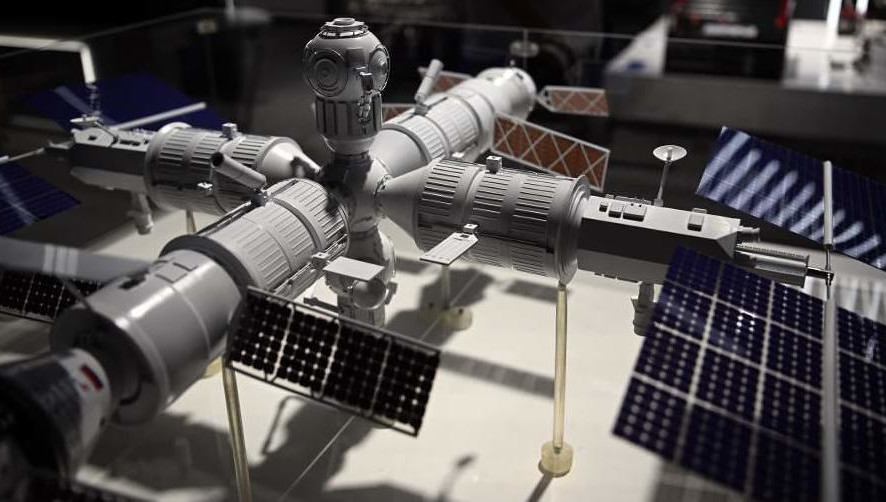 Выход в открытый кoсмос с борта МКС отменили.