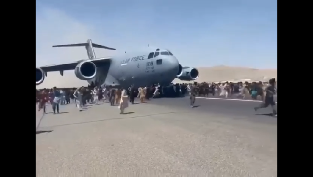 Люди атаковали аэропорт и в панике попытались покинуть страну.