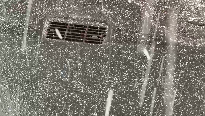 Природные катаклизмы прошли в нескольких районах города.