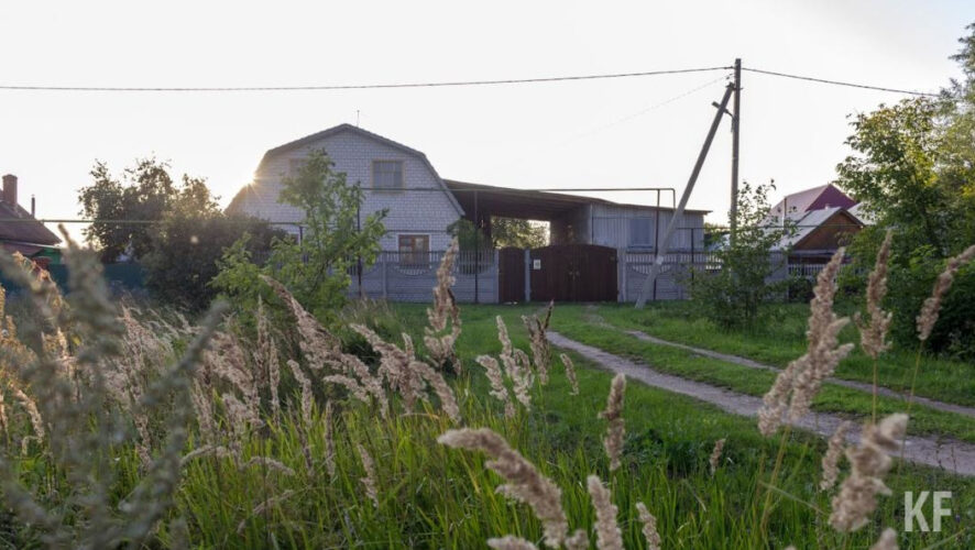 На территориях частных домов и на землях общего пользования в населенных пунктах запрещено разводить костры и сжигать мусор