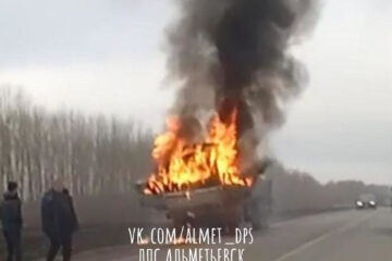 Водитель успел выбраться из него.