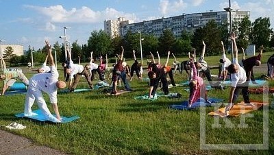 Массовые занятия по йоге на площади Азатлык в Набережных Челнах будут проходить каждый день в 6 часов утра с 1 июня