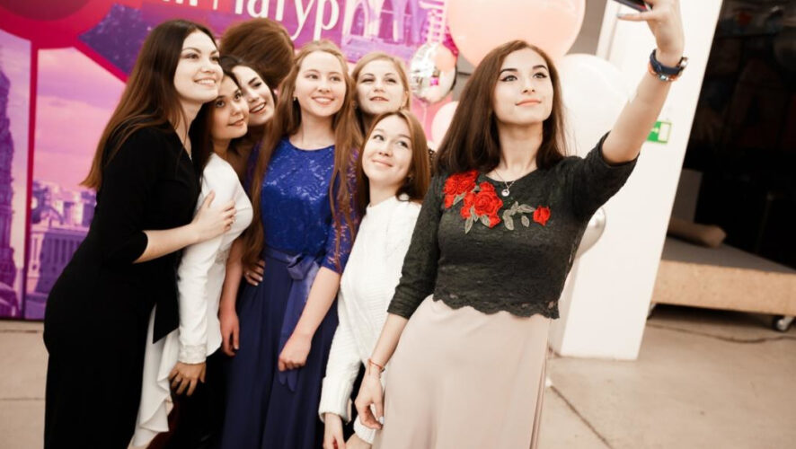 Финалисткам конкурса среди татарок «Бик матур» устроили тур по столице.