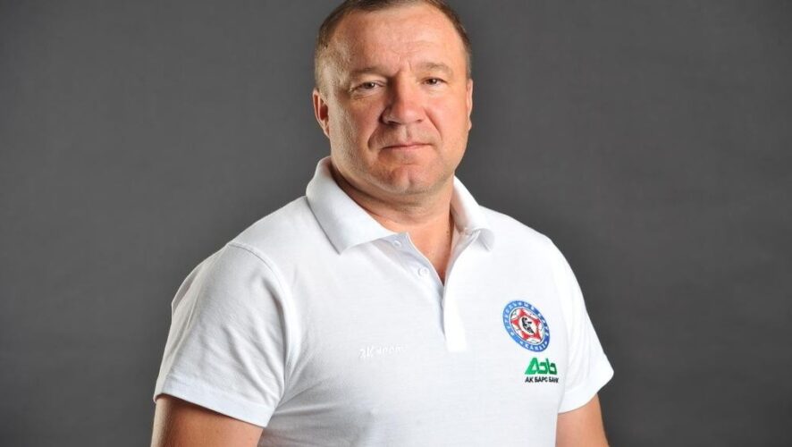 С 28 декабря главным тренером первой команды футбольного клуба «КАМАЗ» назначили Евгения Ефремова. Информацию об этом опубликовали на сайте ФК.