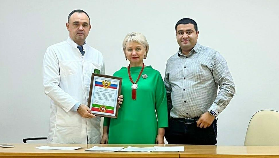 Медики регулярно собирают все необходимое для военнослужащих.