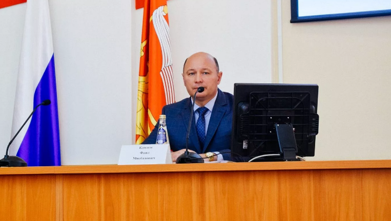 Череда скандалов и негатива в СМИ и соцсетях не позволяют вырваться главе Тукаевского района из &laquo;красной зоны&raquo;.