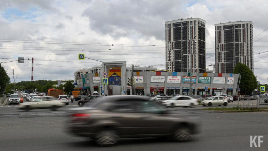 В отделы полиции по подозрению в совершении преступлений доставлено три человека.