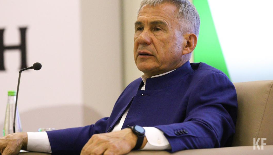 Это связано с переходом отдельных лиц на другую работу и изменением названий должностей.