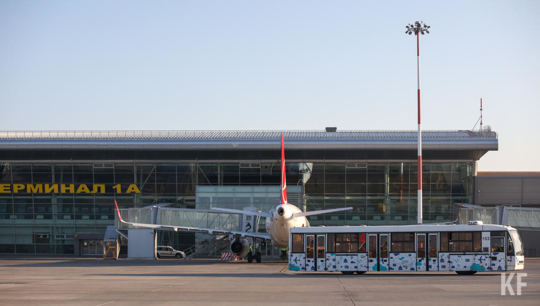 Сотрудники МЧС РФ оказывают россиянам медицинскую и психологическую помощь.