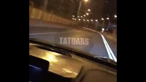 По встречной полосе намеренно проехался казанский автомобилист. Видеоролик с места инцидента появился в соцсетях. Все произошло на улице Салимжанова в столице Татарстана. На