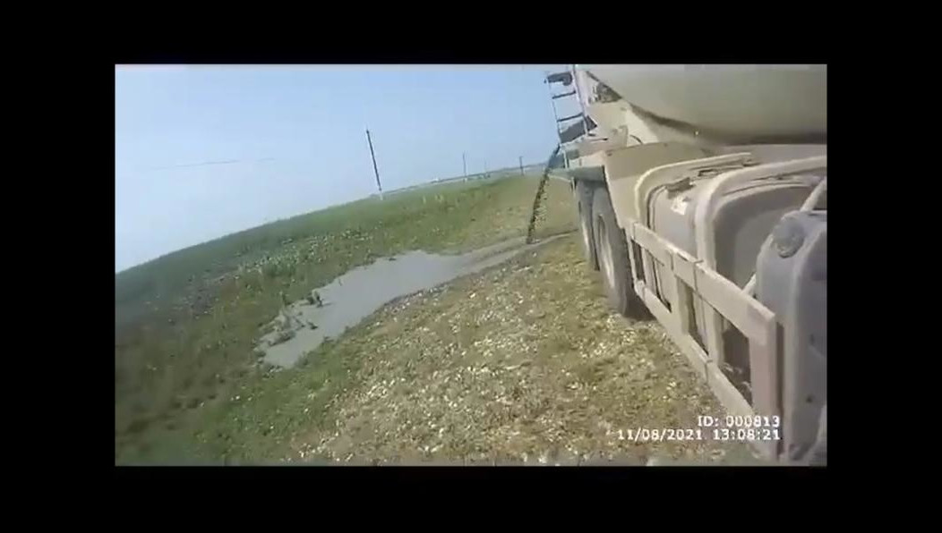 Водитель не хотел проходить взвешивание автомобиля. Тогда его напарник решил схитрить.