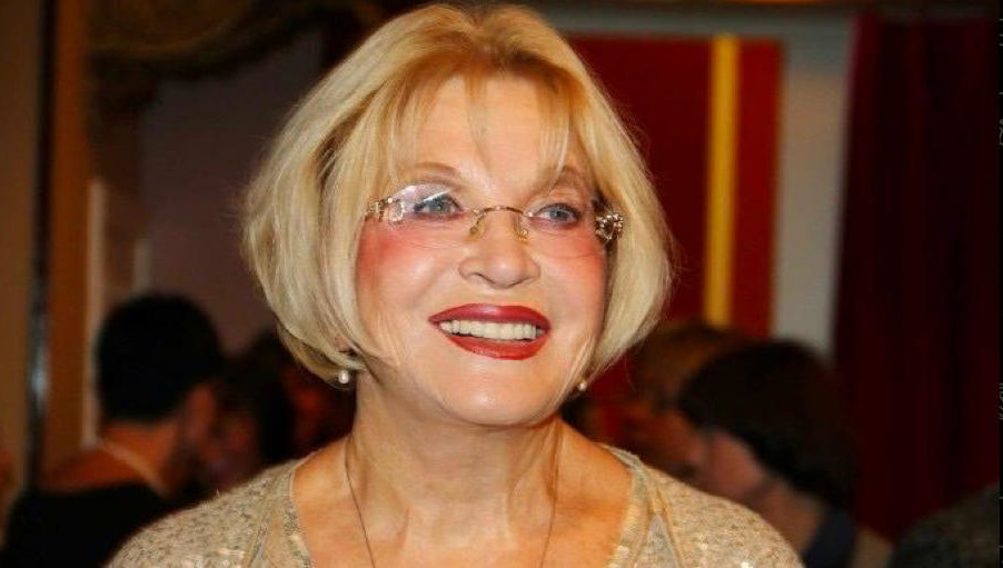 Мужчина обновлял фасад её многоэтажки в самом центре Москвы.