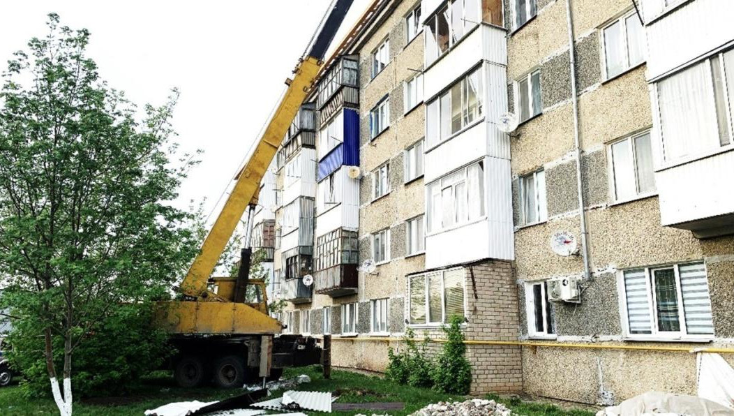 Пьяный сотрудник упал с высоты 15 метров.