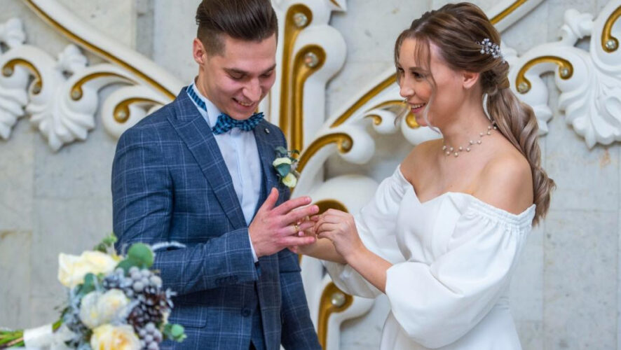Церемонию бракосочетания посетила заммэра Марина Камелина.