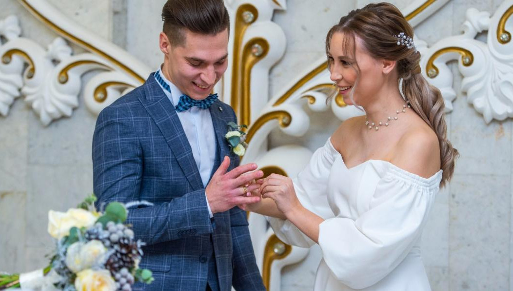 Церемонию бракосочетания посетила заммэра Марина Камелина.