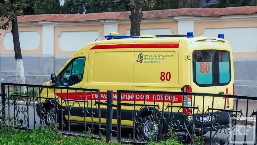 62-летнюю жительницу Казани сбил на автомобиле неизвестный лихач во дворе дома №37 на улице Ш.Усманова. Сразу после ДТП водитель уехал
