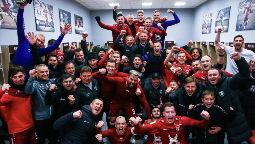 Казанцы на своём поле одолели питерцев