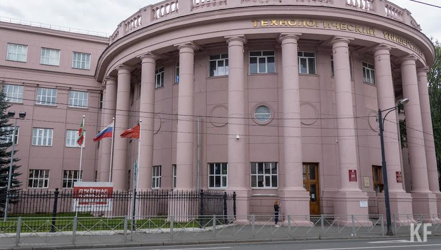 Перед проведением тайного голосования кандидаты выступили с предвыборными речами и ответили на вопросы от делегатов.