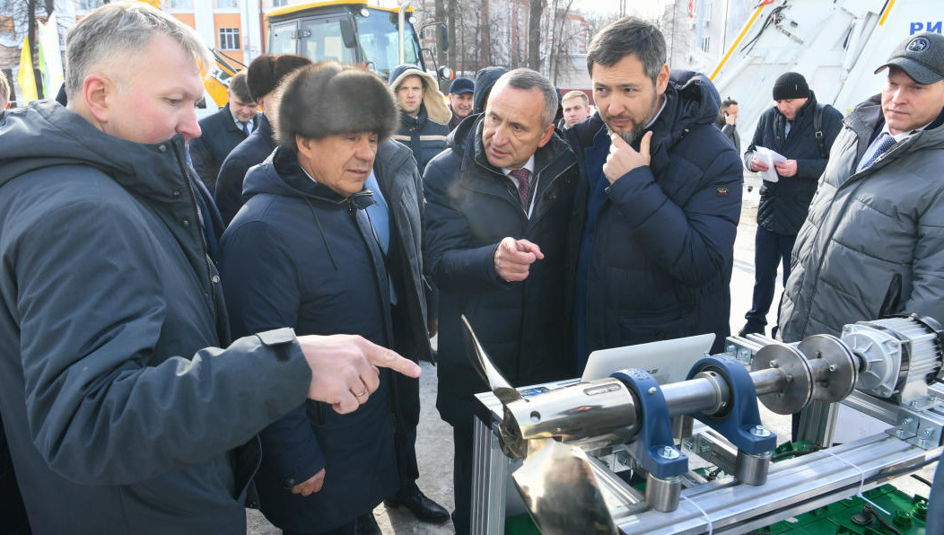 На итоговой коллегии Минпромторга в Зеленодольске таксистам и курьерам предложили отправиться на завод