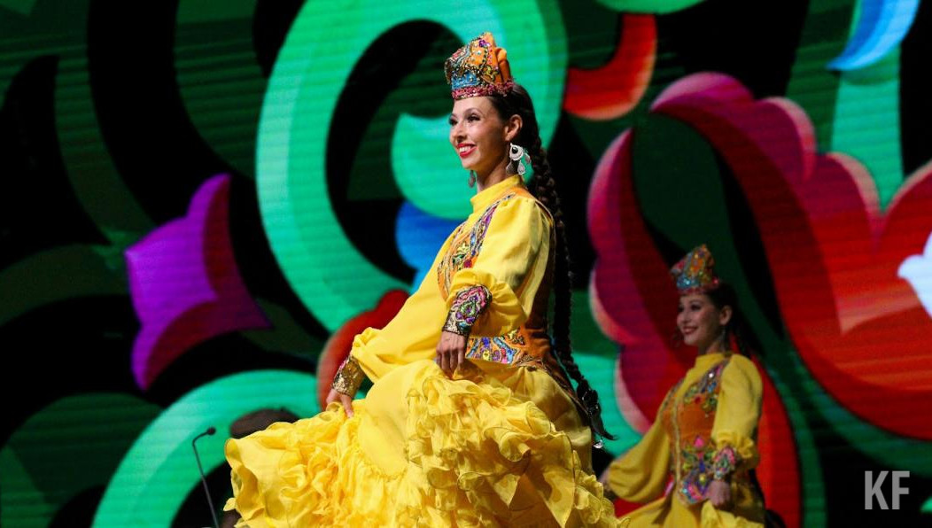 Исполнителю предстоит сшить головные уборы