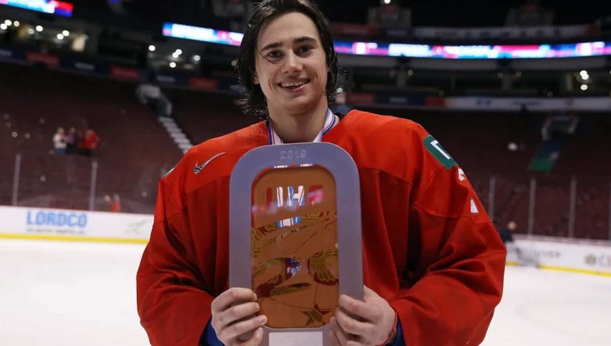 Александр Романов вступил в бой с Джошем Норрисом.