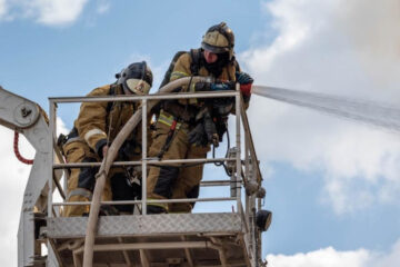 Компания по производству оборудования для пожаротушения предложила запретить танцорам переодеваться в костюм огнеборцев.